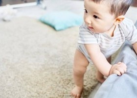 Quand les bébés commencent-ils à marcher ?